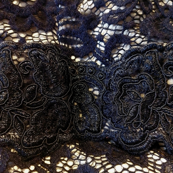 I.N. San Francisco lace crop top - Picture 3 of 6